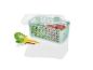 Une boîte de rangement en plastique verte avec un couvercle, contenant des tomates et de la laitue.