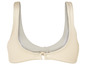 Un haut de bikini beige avec un fermoir à l'avant.