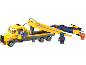 Jeu de construction pour enfants avec camion de dépannage jaune, voiture de course et trois figurines.