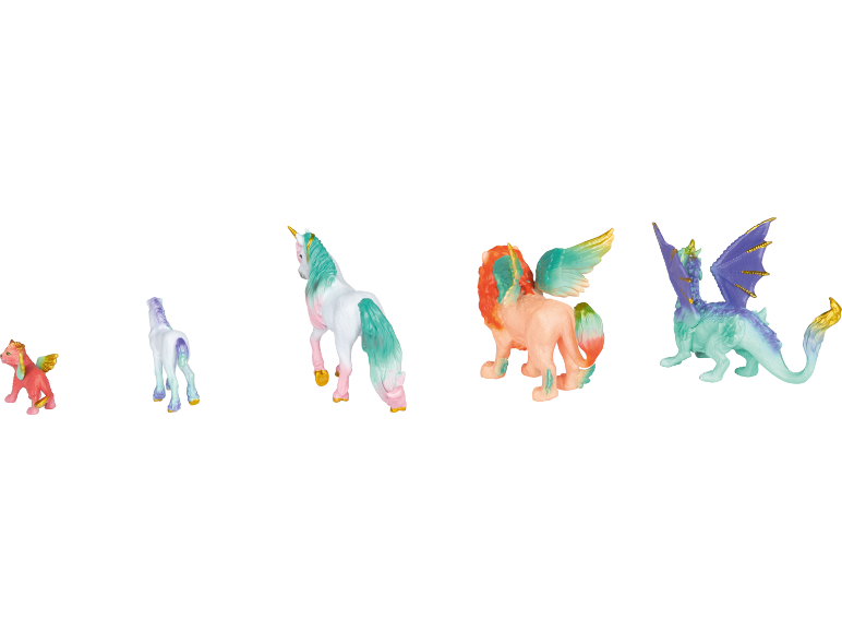 Figurines fantastiques colorées : licornes, lions ailés et dragons de différentes tailles.