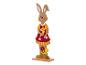 Un lapin de Pâques en bois avec des fleurs.
