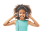 Fille souriante aux cheveux bouclés portant un casque bleu.