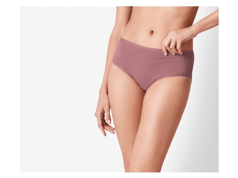 Culottes rose poudré : sous-vêtements confortables.