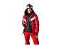 Femme en veste et pantalon de ski rouges et noirs avec masque de ski et bonnet.