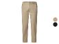 Pantalon chino beige pour homme avec options de couleur beige et bleu marine.
