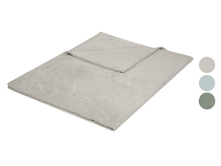 Couverture polaire gris clair pliée avec échantillons de couleurs gris, bleu clair et vert