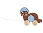 Jouet à tirer en bois : loutre marron avec bonnet bleu et poissons