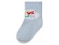 Une chaussette bleue avec l'inscription 'Love' dans un nuage.