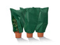 Trois housses de protection vertes pour plantes en pot.