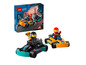 Deux karts LEGO City avec des pilotes de course.