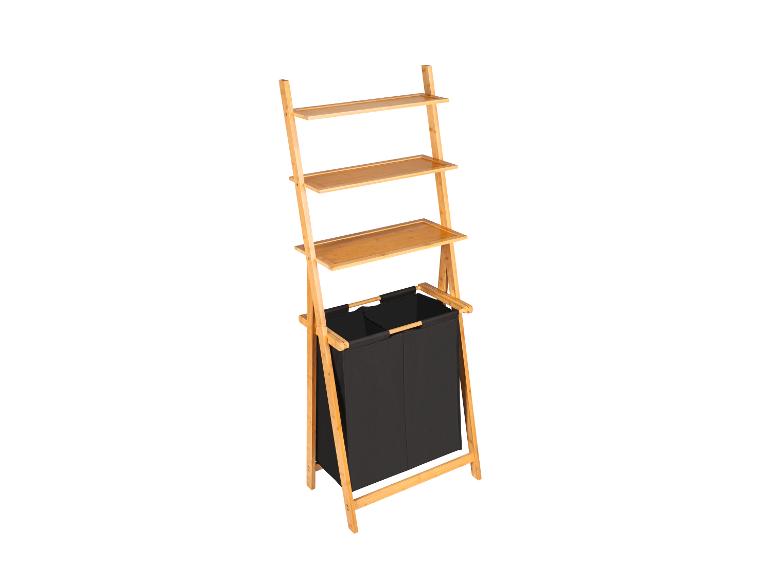 Une étagère en bambou avec un panier à linge double intégré.