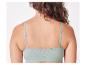 Un soutien-gorge vert sans couture avec de la dentelle.