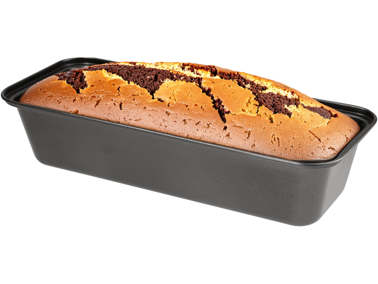 Marbré fraîchement cuit dans un moule à cake rectangulaire