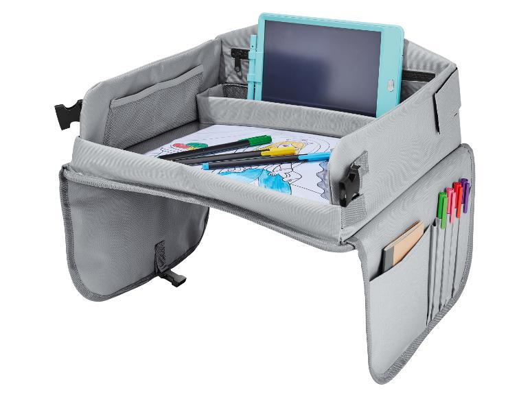 Plateau de voyage gris pour enfants avec crayons, livres à colorier et tablette.