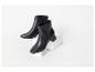 Bottines noires à petit talon.