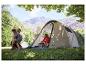 Tente familiale CRIVIT pour 4 personnes dans la nature avec une famille qui campe.