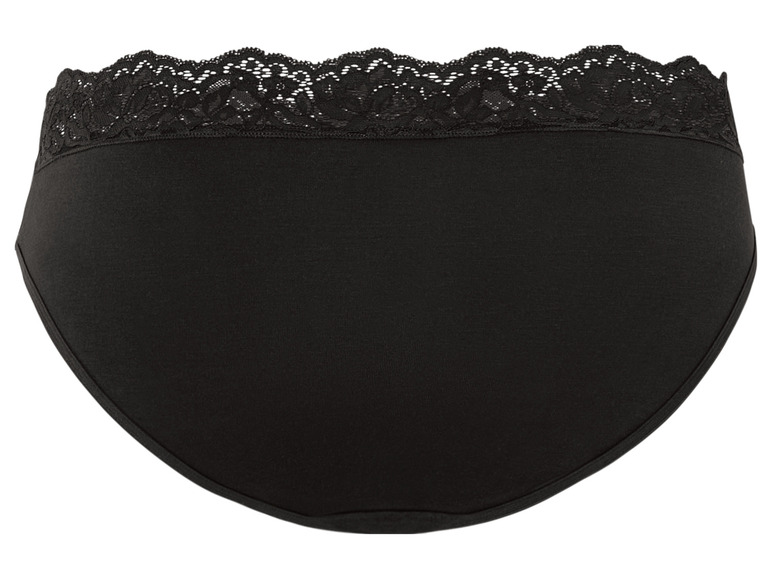 String noir avec de la dentelle sur le haut.
