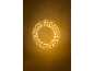 Guirlande lumineuse LED dorée en forme d'anneau, suspendue au plafond.