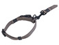 Un collier et une laisse pour chien gris.