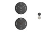 Deux horloges murales Mebus noires avec différentes couleurs d'aiguilles.