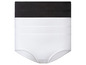 Trois paires de culottes en coton blanc.