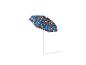 Parasol de plage coloré avec motif géométrique sur fond blanc.