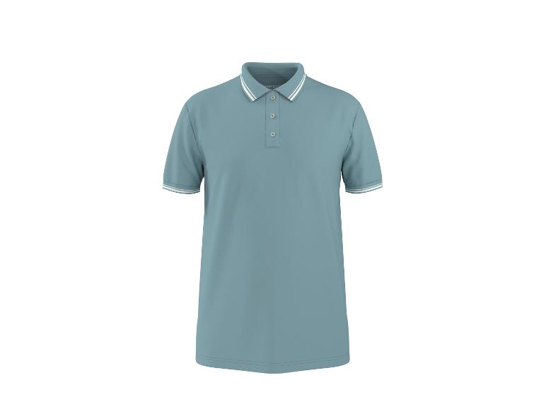 Polo bleu ciel avec col et poignets de manches rayés blancs.