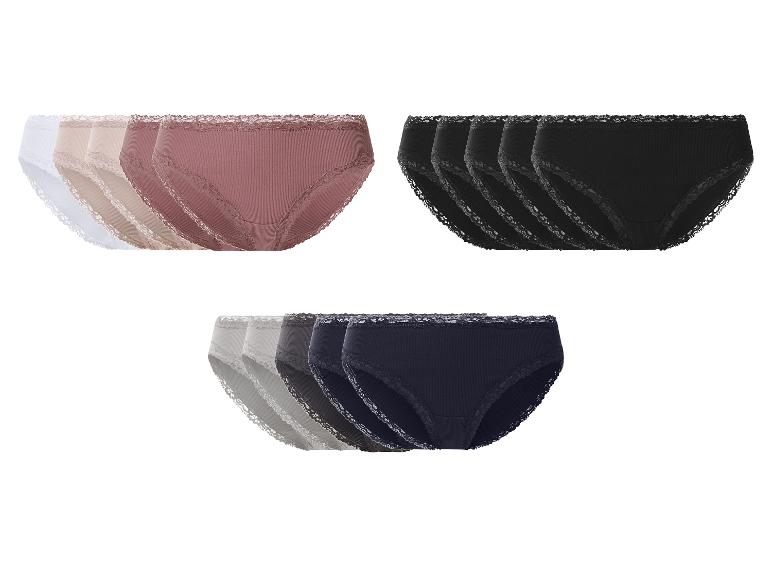 Lots de culottes en coton et dentelle pour femmes dans des tons neutres, noirs et bleus.