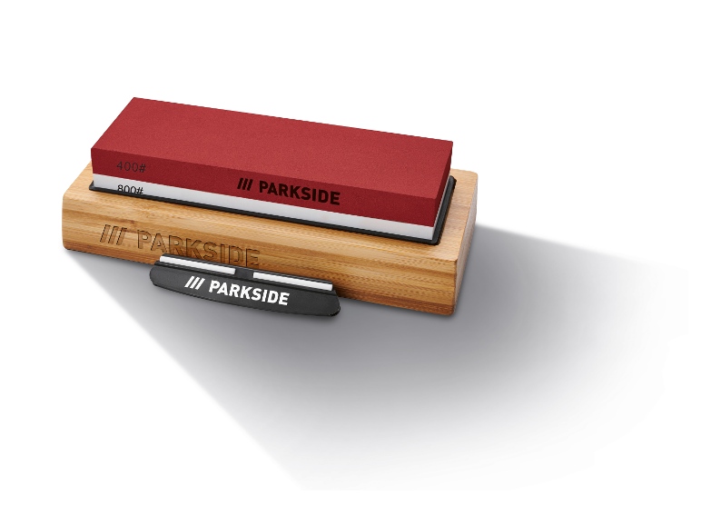 Un support en bois avec deux pierres à aiguiser Parkside et un aiguiseur.