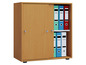 Une armoire en bois avec des portes coulissantes et des classeurs avec les étiquettes 'Auto', 'Famille' et 'Assurance'.