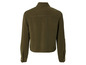 Une chemise à manches longues de couleur olive.