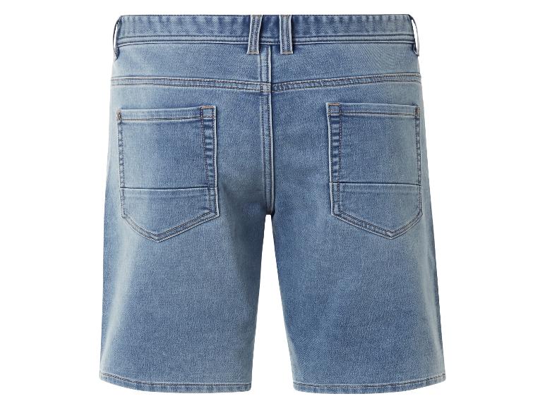 Shorts en jean bleu clair, vue arrière.