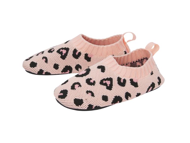 Chaussons bébé tricotés à motif léopard rose et noir