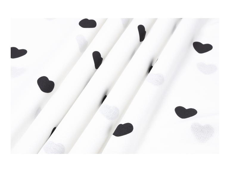 Tissu blanc avec un motif de cœurs noirs et quelques cœurs translucides.