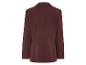 Un blazer bordeaux à manches longues.