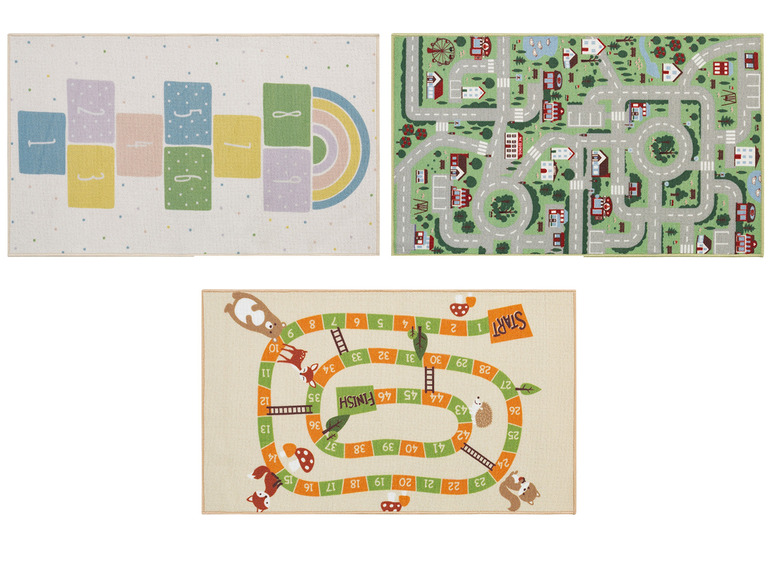 Trois tapis de jeu avec une ville, un chemin avec des nombres et un chemin avec des blocs.