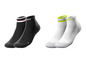Deux paires de chaussettes de sport Crivit, une paire noire et une paire blanche.