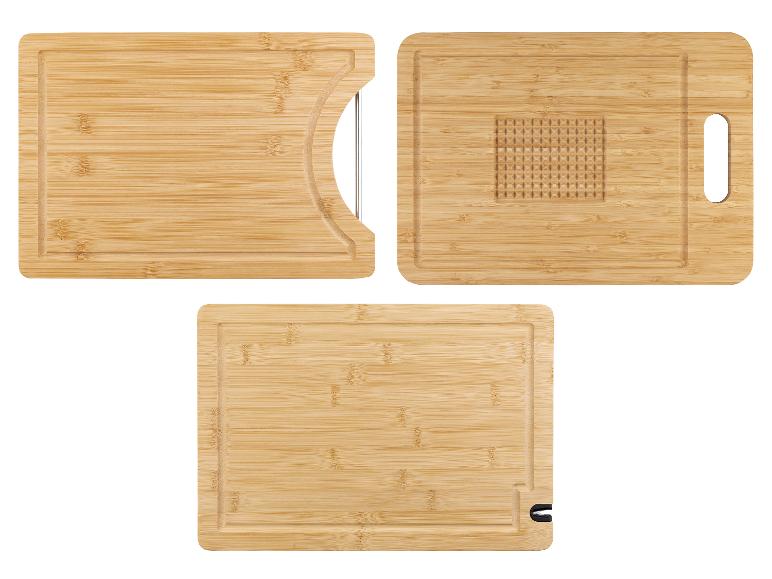 Trois planches à découper en bambou de différentes tailles et fonctionnalités.