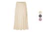 Jupe en satin beige avec plusieurs choix de couleurs.