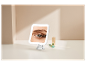 Miroir de maquillage lumineux avec ventouse et accessoires de beauté.