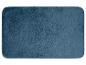 Tapis de bain bleu rectangulaire aux coins arrondis.
