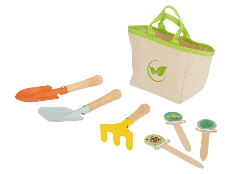 Ensemble d'outils de jardinage avec une pelle, un râteau et des étiquettes pour plantes dans un sac en toile.