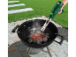Allume-charbon électrique pour barbecue, allumant le charbon dans un grill de jardin.