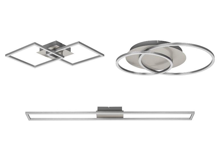 Trois plafonniers modernes en métal brossé, deux carrés et un rond.