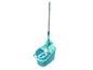 Serpillière et seau à essorer turquoise pour le nettoyage.