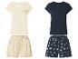 Deux ensembles de pyjama : un beige avec l'imprimé 'Sea la vie' et un bleu foncé à motifs de coquillages.