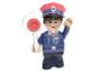 Une figurine de jouet en plastique d'un conducteur de train avec un panneau d'arrêt rouge.