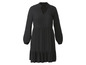 Une robe longue noire avec un col en V et une bordure à volants.