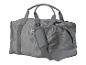 Un sac de voyage gris avec une bandoulière.