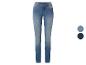 Jean bleu pour femme avec effet ombré et deux échantillons de couleur.